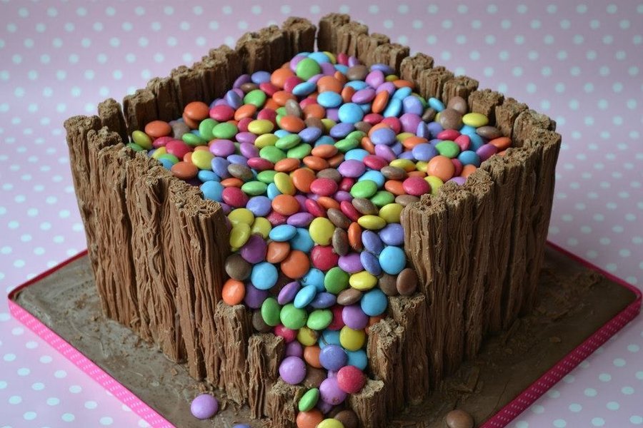 Cadbury Flake Celebration Chocolate Cake Serves 12